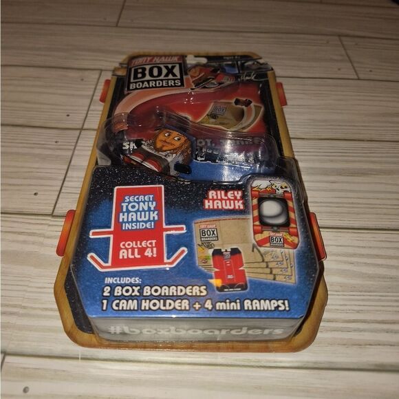 Tony Hawk Box Boarders Riley Hawk Fingerboard Skateboard 2018 w Ramps New - Picture 4 of 7